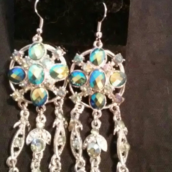 Dangle Earrings - Picture 3 of 5